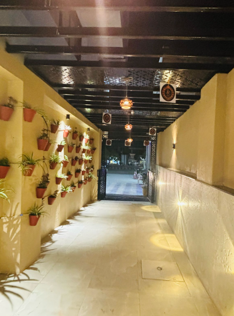 J R CLASSIC HOTEL
