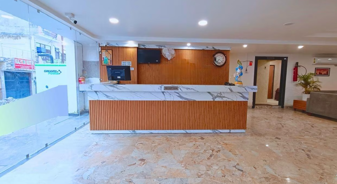 White Panda Hotels Royal Inn